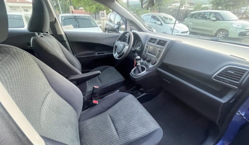 
								Toyota Verso-S 2014 full									